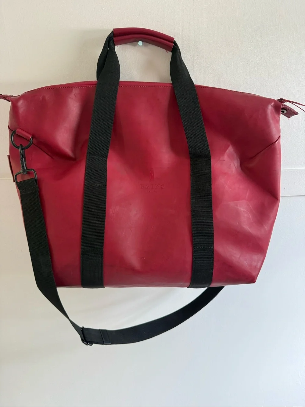 Rains Hilo Weekend Bag Red Waterproof Duffle Travel Gym Weekender Carry-On